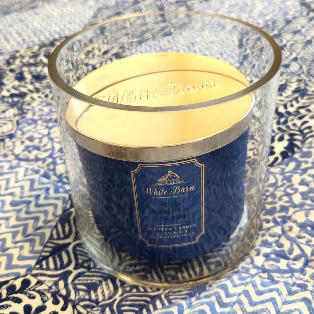 White Barn Scented Candle - Picture 6 of 6